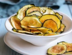 Chips de Courgettes au Curcuma Déshydrateur