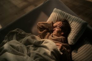 Femme qui n'arrive pas à dormir
