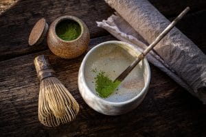 Bol à matcha avec du matcha